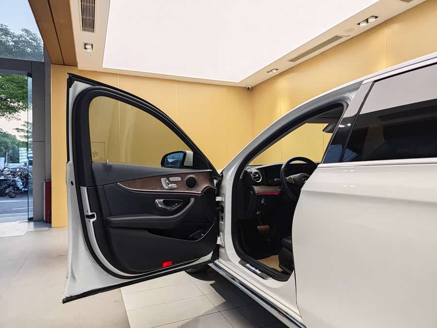 Mercedes-Benz E-Class 2016
