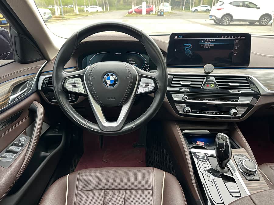 BMW 5 Series New Energy 2022 — фото 16