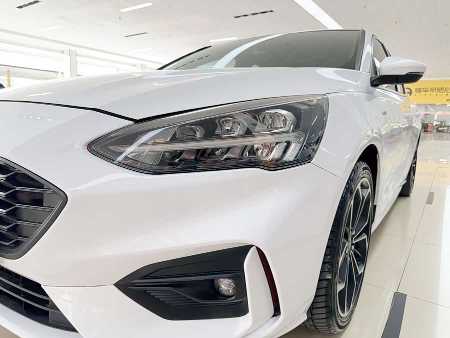 Ford Focus 2020 — фото 16