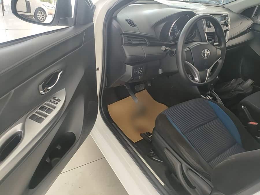 Toyota Yaris L 2016 — фото 16