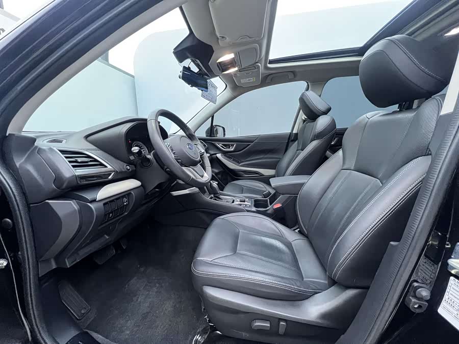 Subaru Forester 2022 — фото 11