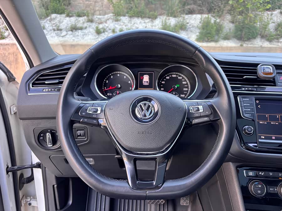 Volkswagen Tiguan L 2018 — фото 17