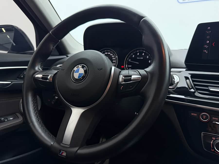 BMW 1 Series 2021 — фото 12