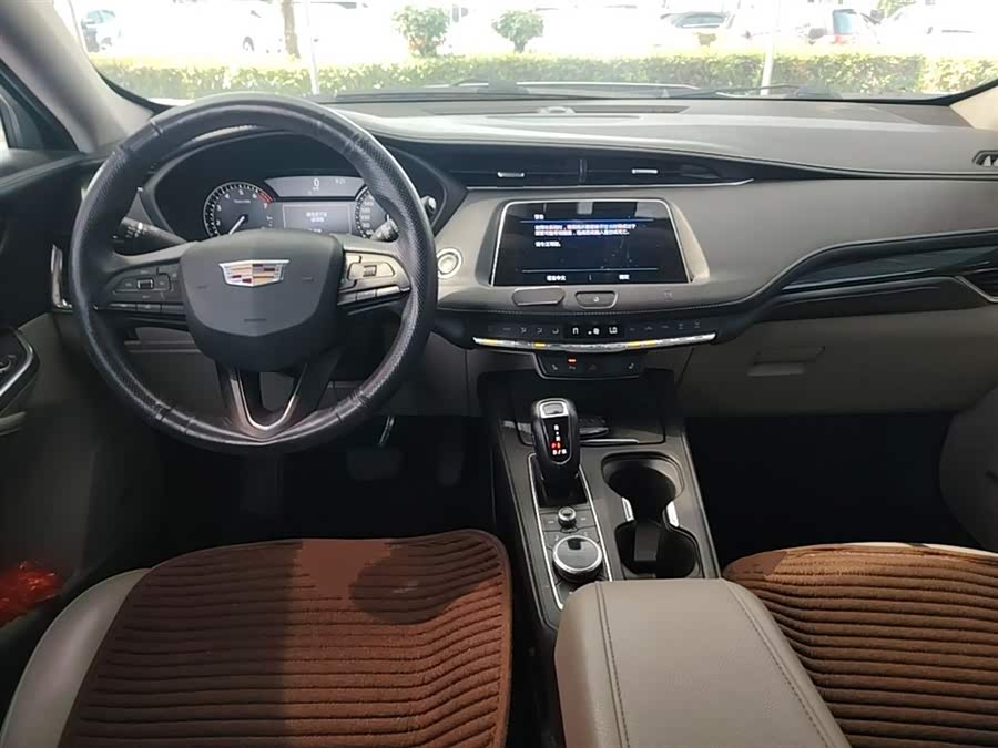 Cadillac XT4 2018 — фото 10
