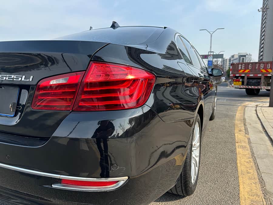 BMW 5 Series 2014 — фото 14
