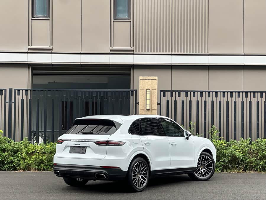 Porsche Cayenne 2022