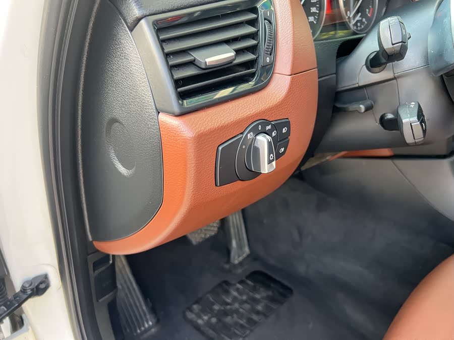 BMW X1 2014 — фото 12