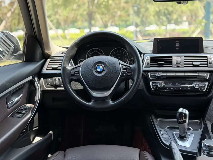 BMW 3 Series 2019 — фото 9