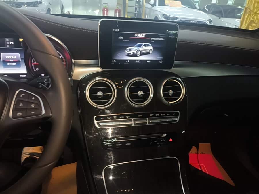 Mercedes-Benz GLC 2018 — фото 13