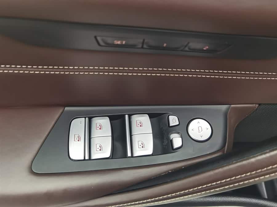 BMW 5 Series 2018 — фото 9