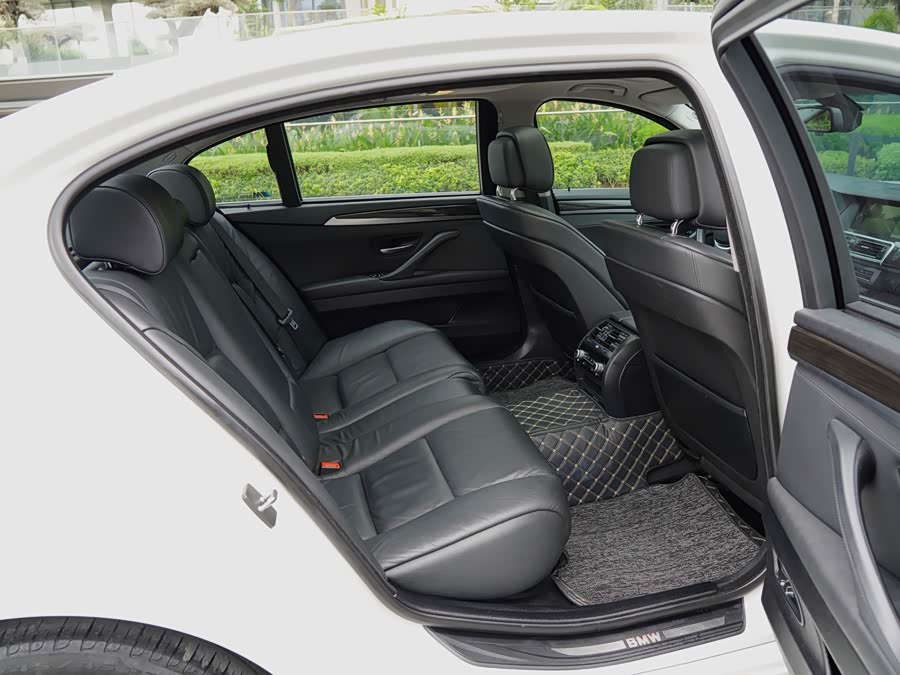 BMW 5 Series 2013 — фото 16