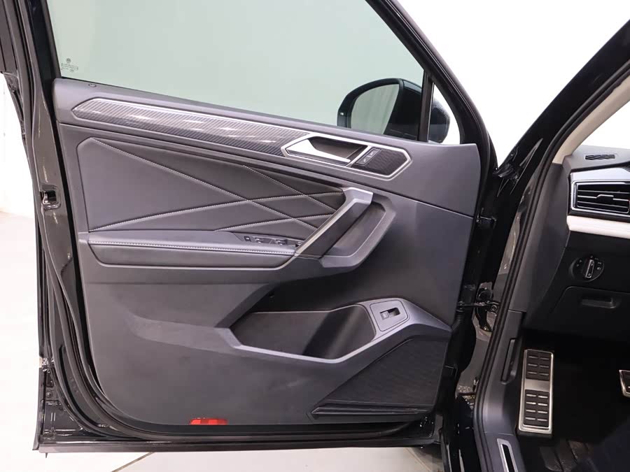 Volkswagen Tiguan L 2022 — фото 11