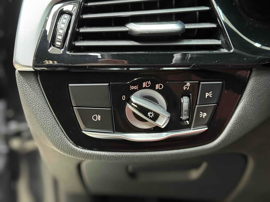 BMW 5 Series 2023 — фото 16