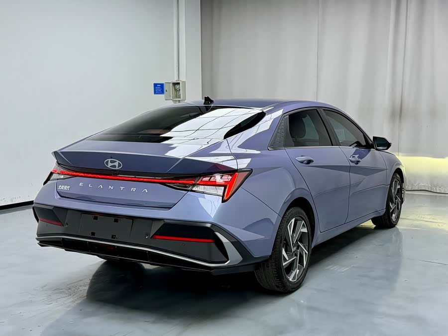 Hyundai Elantra 2023 — фото 15