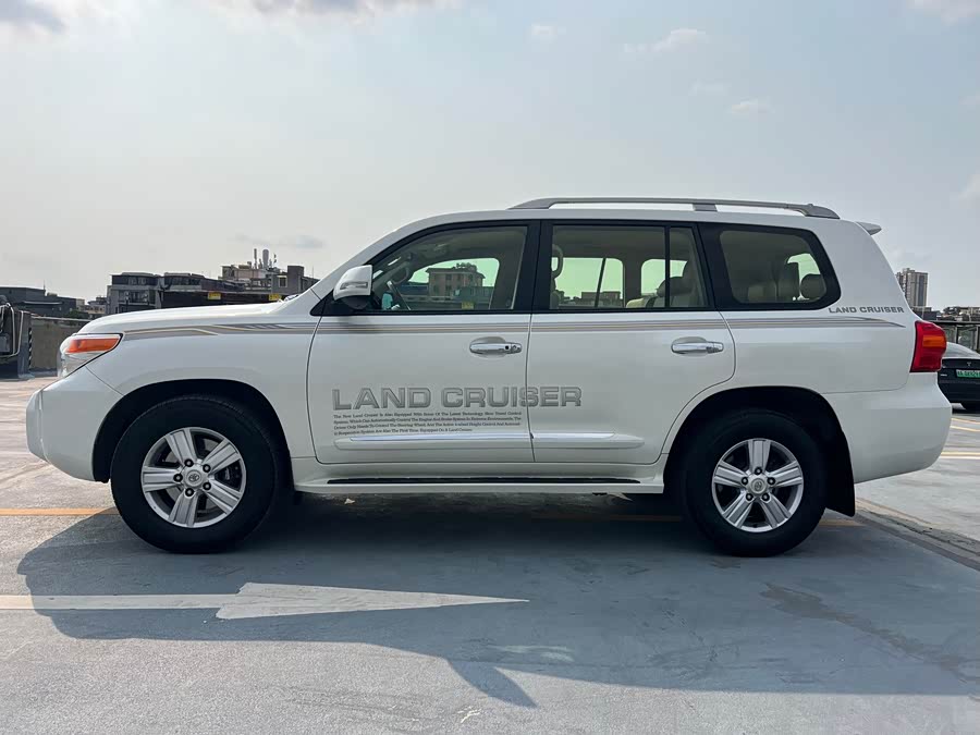 Toyota Land Cruiser 2015 — фото 8