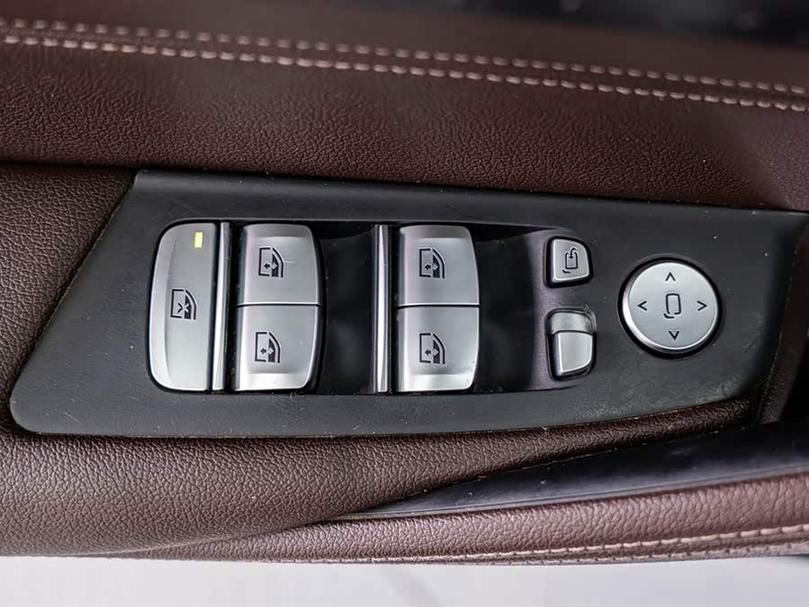 BMW 5 Series 2021 — фото 15