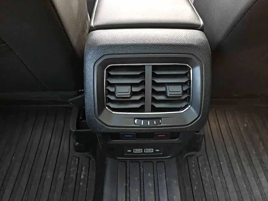 Volkswagen Tiguan L 2021 — фото 11