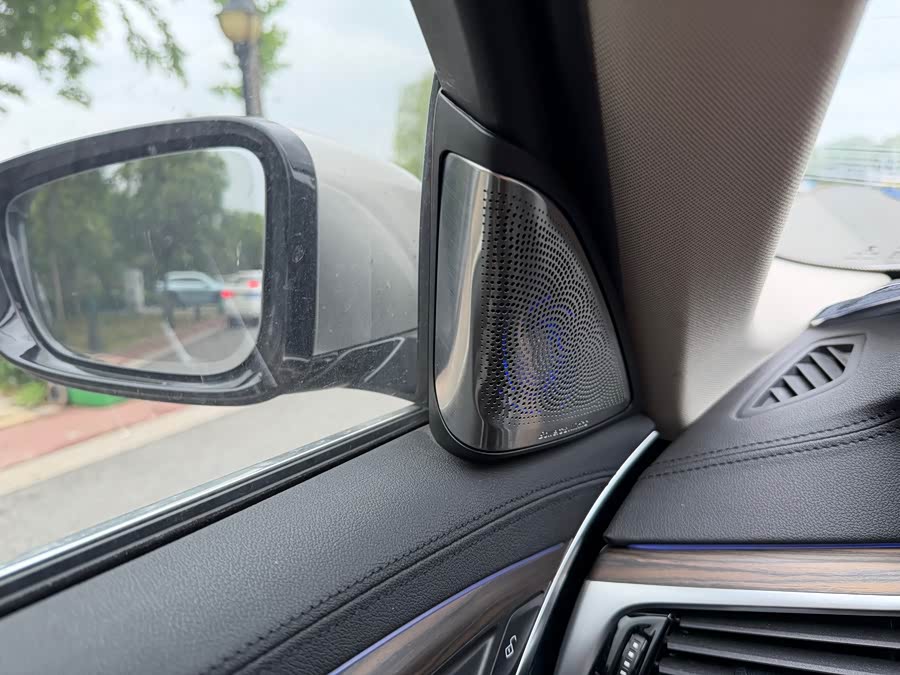 BMW 5 Series New Energy 2019 — фото 12