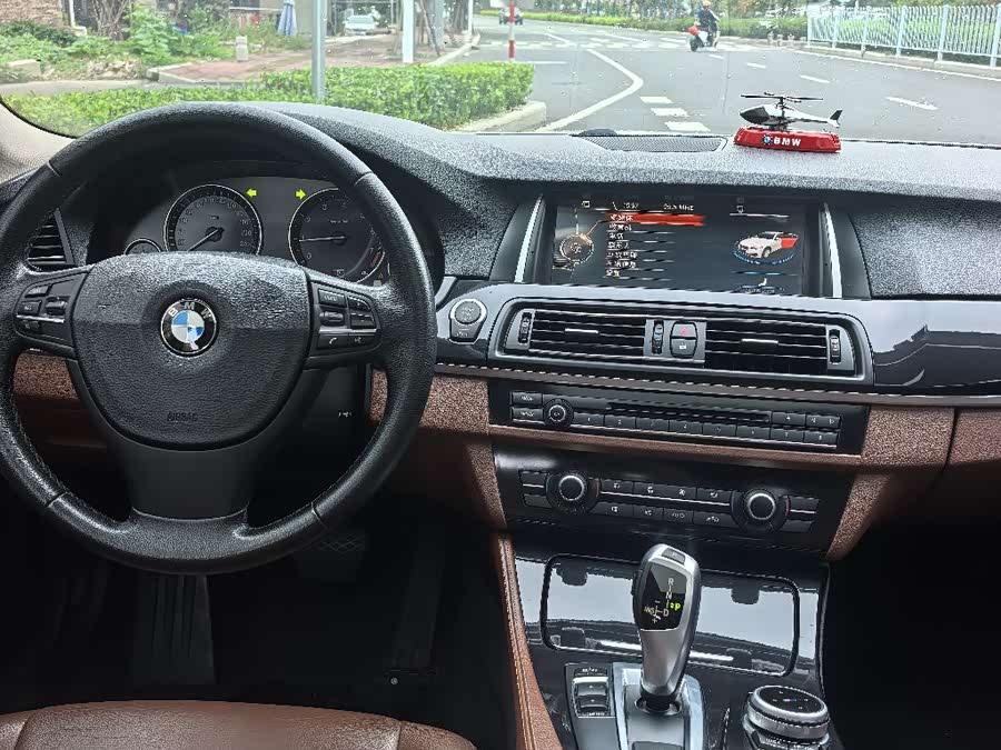 BMW 5 Series 2014 — фото 11
