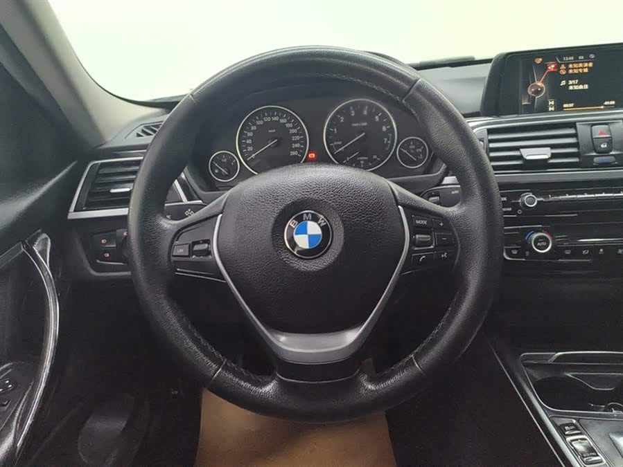 BMW 3 Series 2017 — фото 15