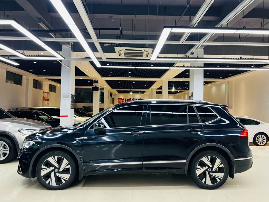 Volkswagen Tiguan L 2023 — фото 15