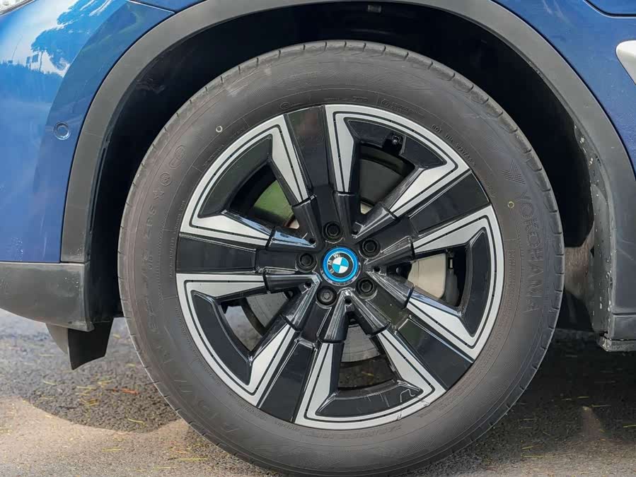 BMW iX3 2021