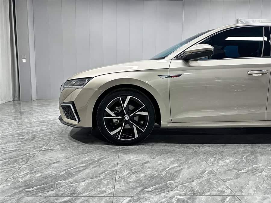 Skoda Octavia 2022 — фото 8