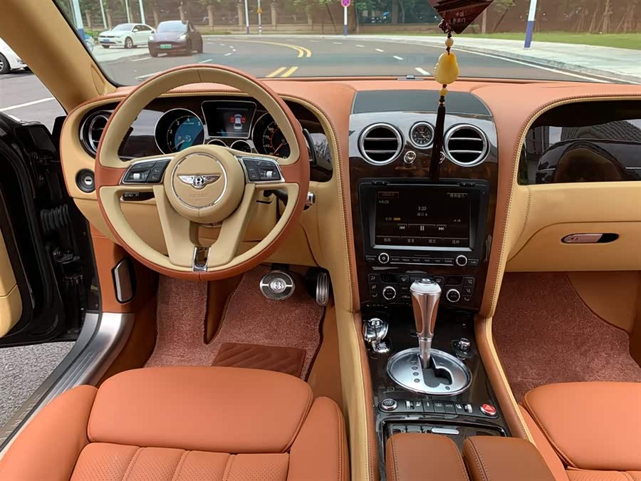 Bentley Flying Spur 2010 — фото 11
