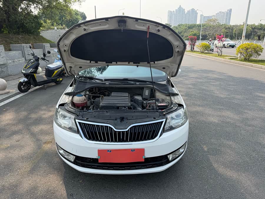 Skoda Rapid 2013 — фото 13