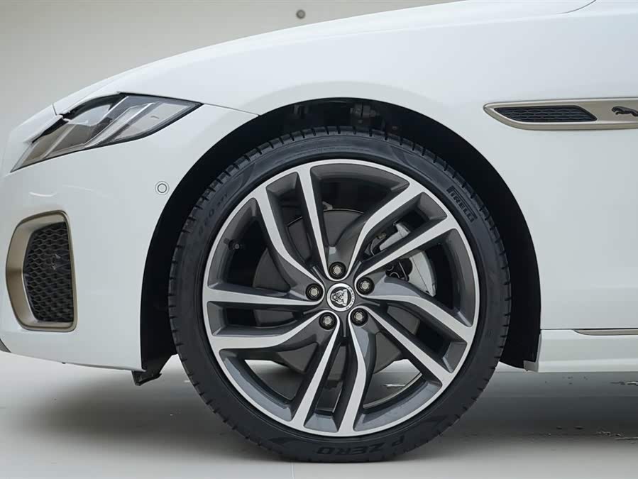 Jaguar XFL 2024 — фото 15