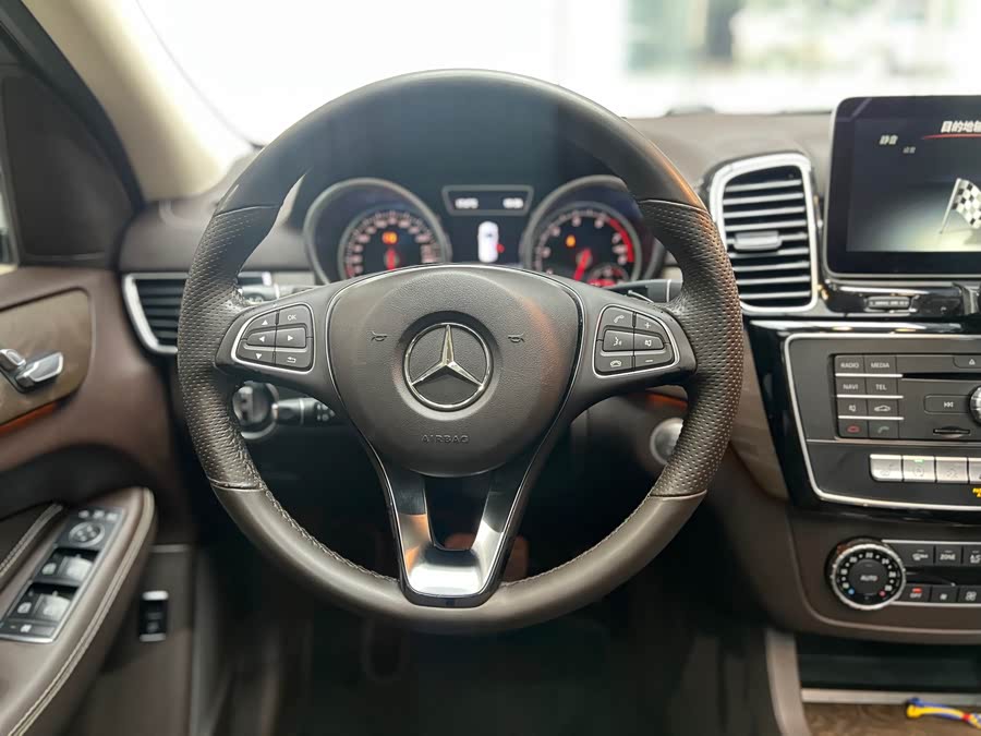 Mercedes-Benz GLE 2017 — фото 12