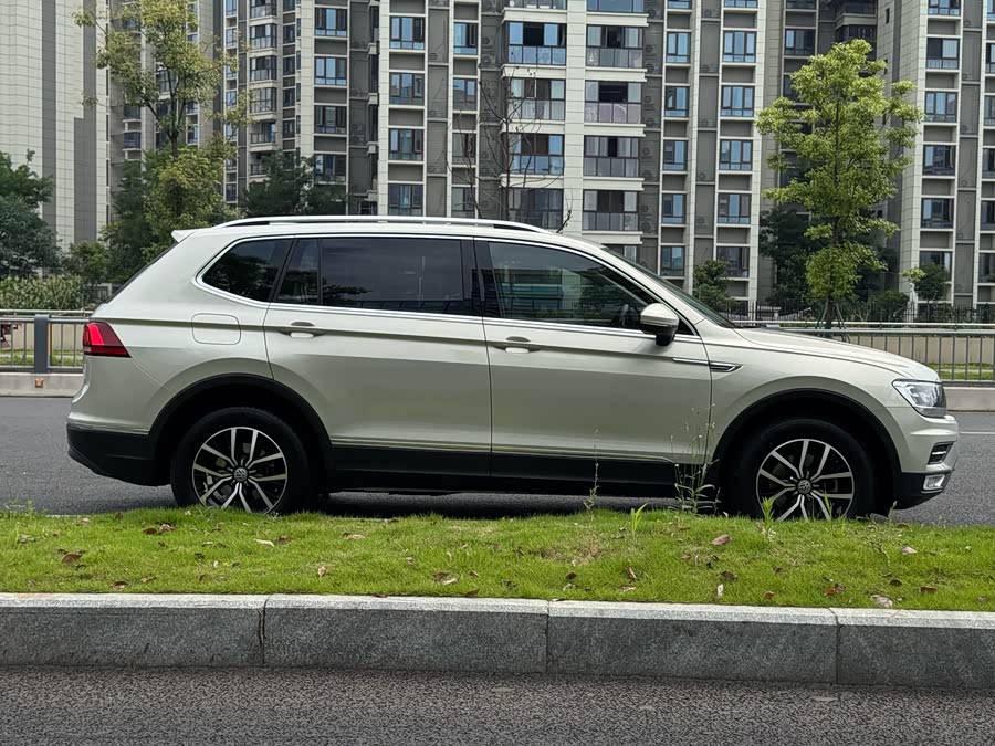 Volkswagen Tiguan L 2017 — фото 14