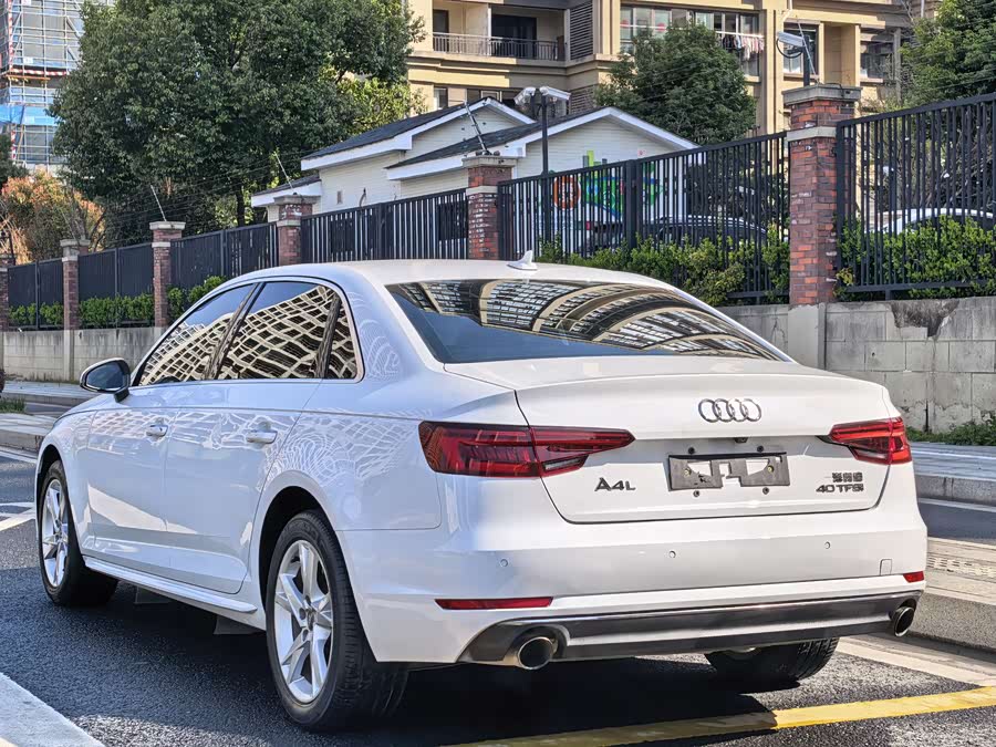 Audi A4L 2018 — фото 12