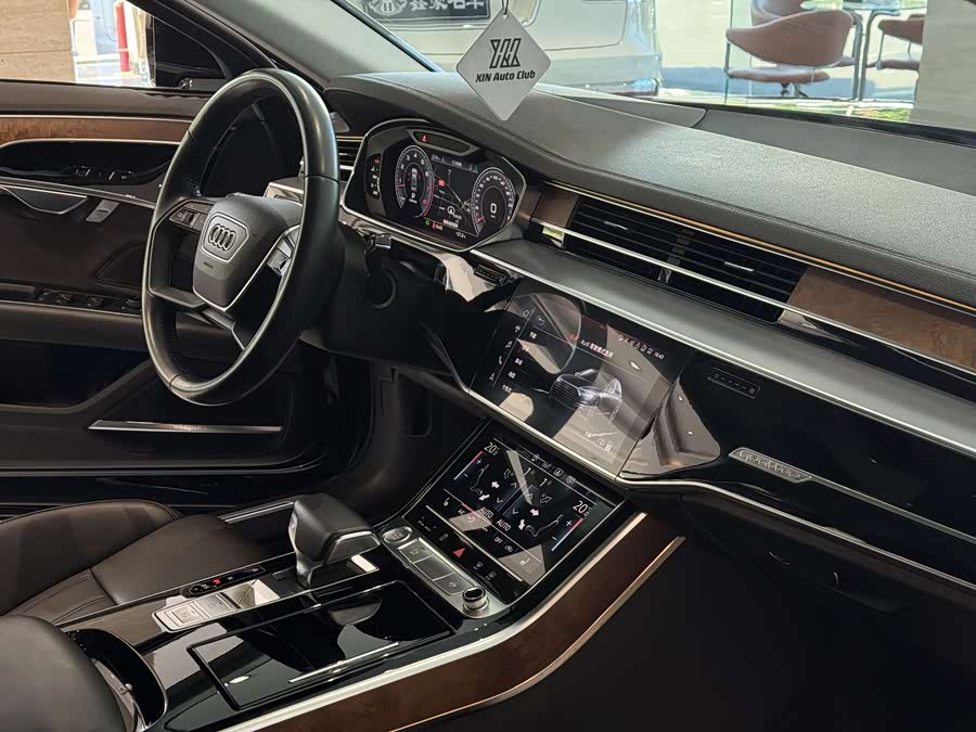Audi A8 2018 — фото 10