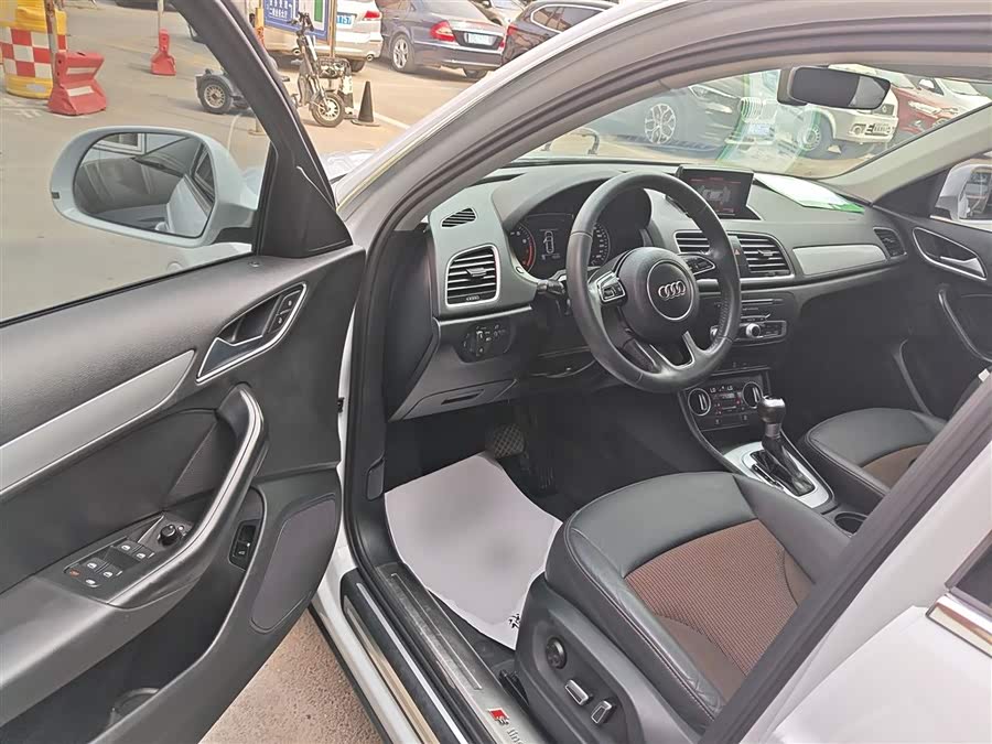 Audi Q3 2018 — фото 16