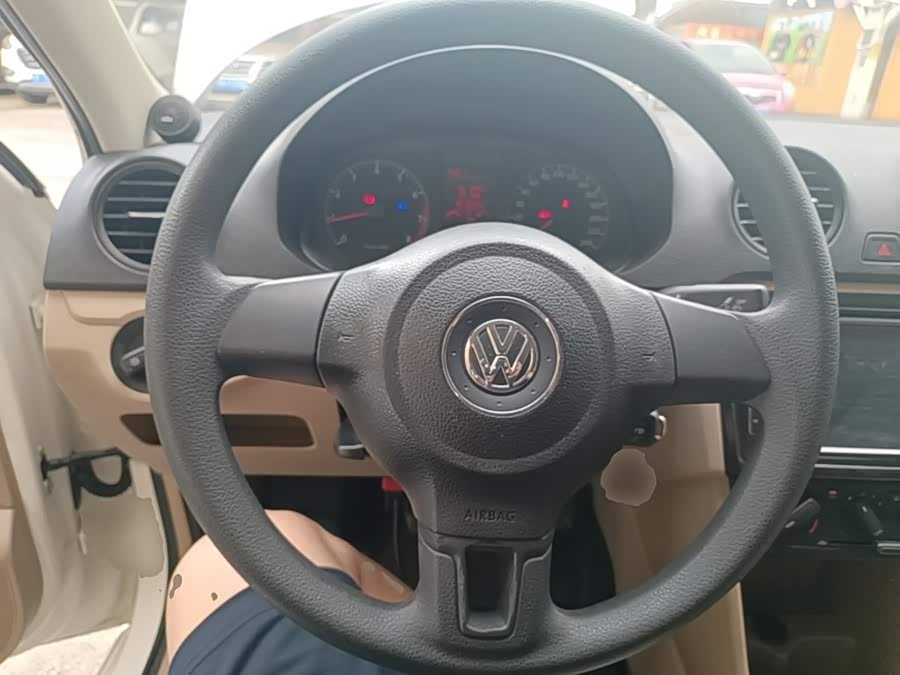 Volkswagen Jetta 2015 — фото 11
