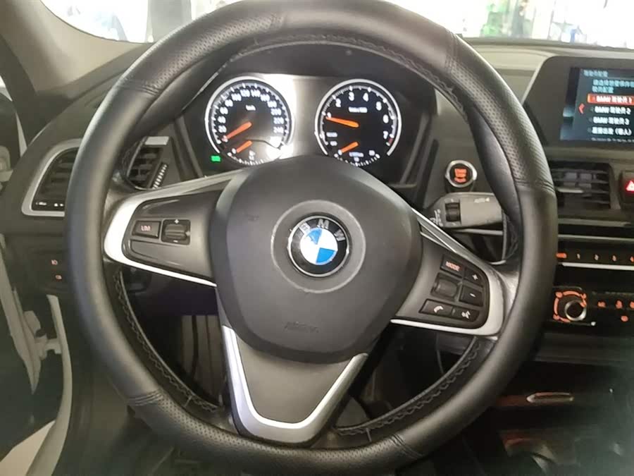BMW 1 Series 2018 — фото 11