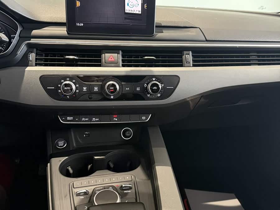 Audi A4L 2018 — фото 13