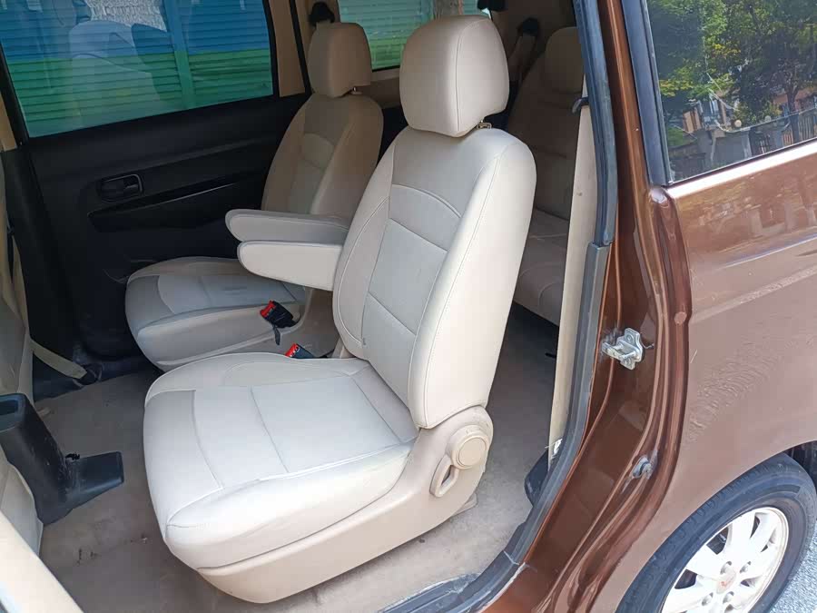 Wuling Hongguang 2014 — фото 29