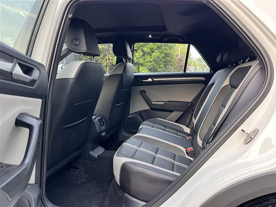 Volkswagen T-Roc 2024
