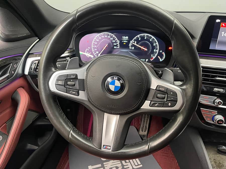 BMW 5 Series 2019 — фото 15
