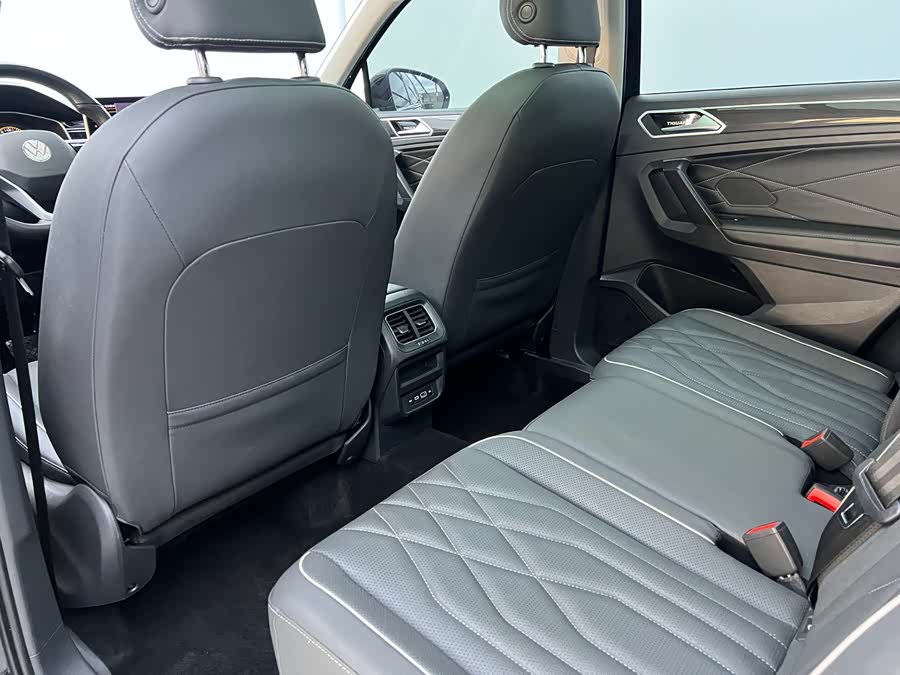 Volkswagen Tiguan L 2023 — фото 29