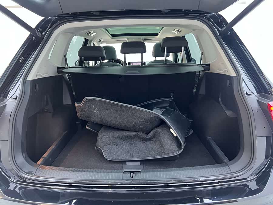 Volkswagen Tiguan L 2023 — фото 18