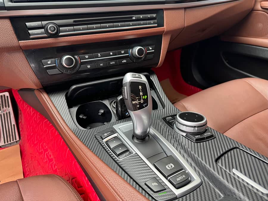 BMW 5 Series 2017 — фото 10