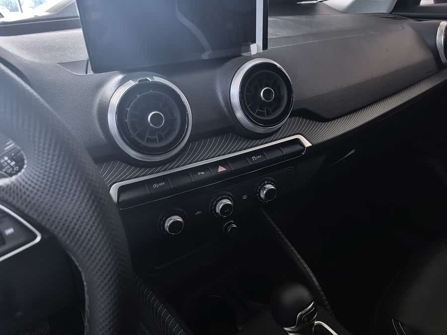 Audi Q2L 2025