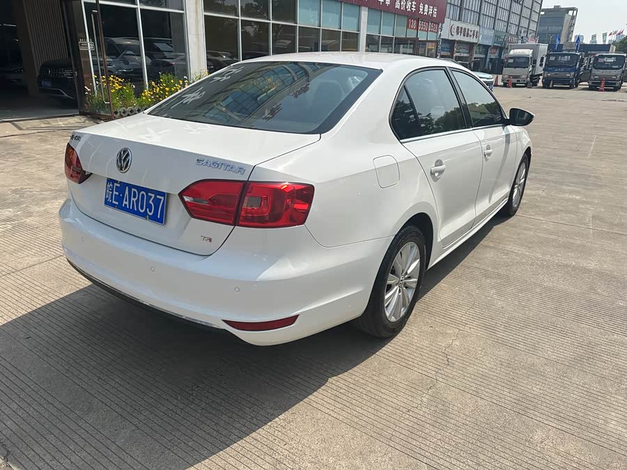 Volkswagen Sagitar 2014
