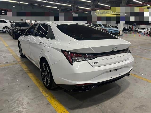 Hyundai Elantra 2022