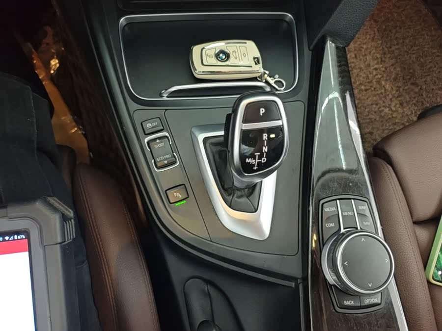 BMW 3 Series 2018 — фото 14