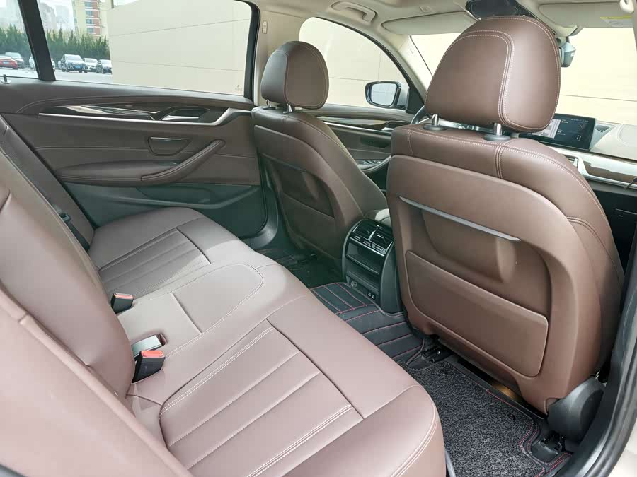 BMW 5 Series 2020 — фото 14