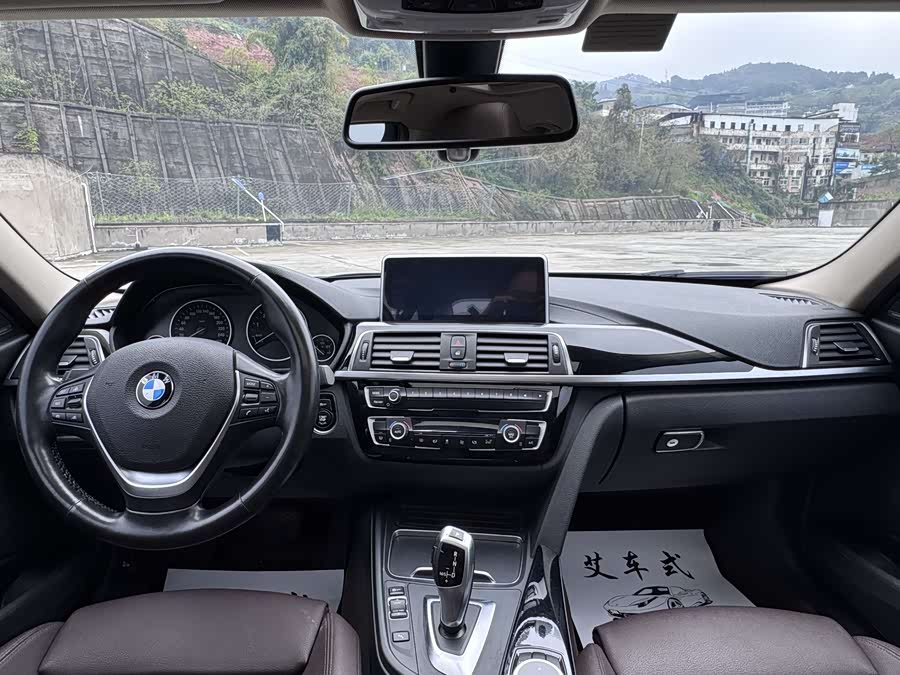 BMW 3 Series 2018 — фото 16